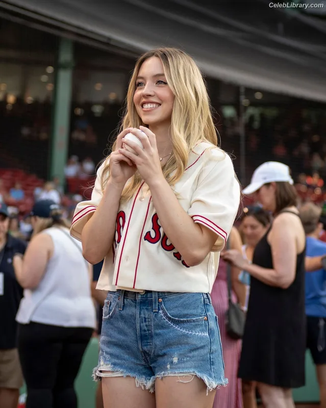 Sydney Sweeney photo 20 of 12007