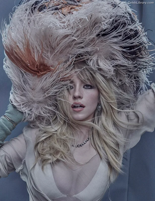 Sydney Sweeney photo 15 of 12007