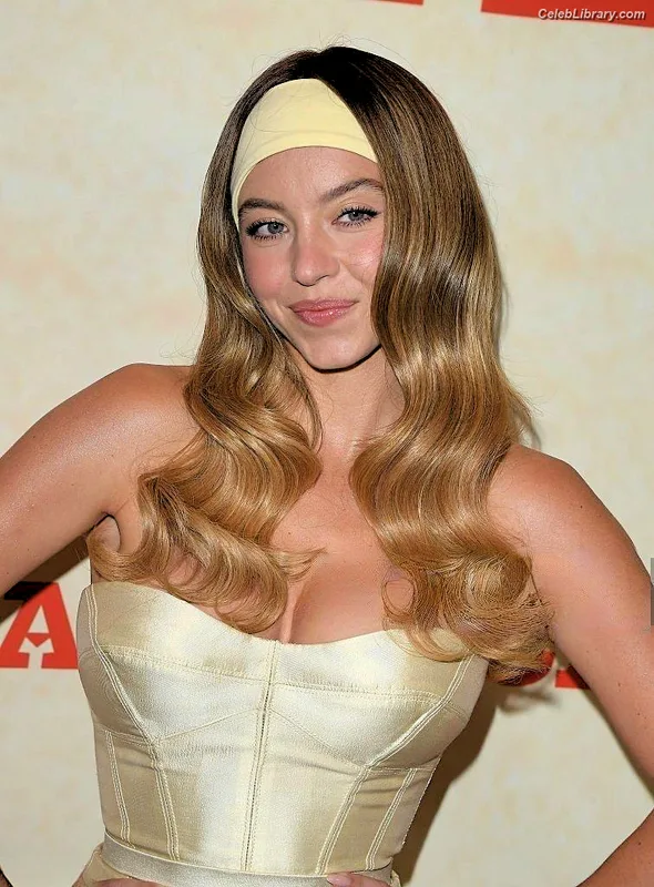 Sydney Sweeney photo 3 of 12007