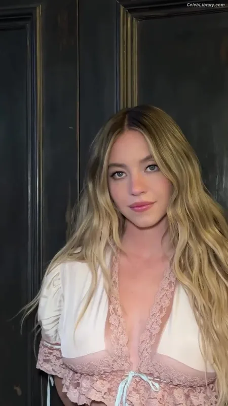 Sydney Sweeney photo 3 of 12007