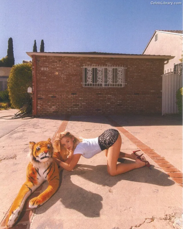 Sydney Sweeney photo 10 of 12007