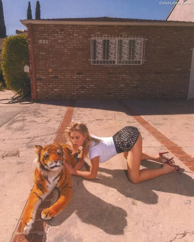 Sydney Sweeney photo 13 of 12007
