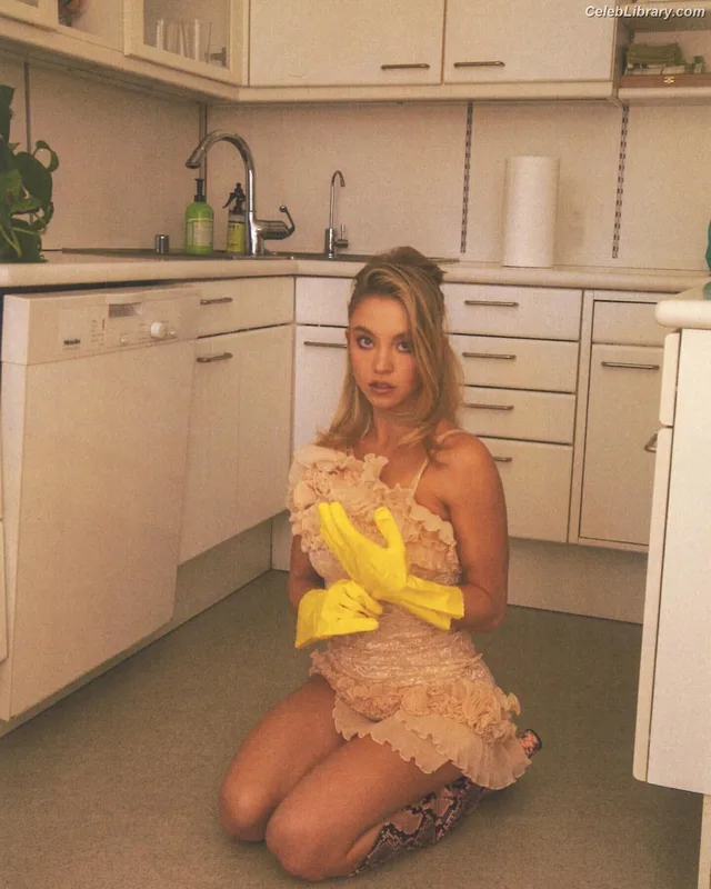 Sydney Sweeney photo 17 of 12007