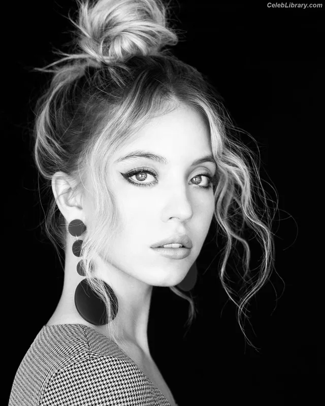 Sydney Sweeney photo 19 of 12007