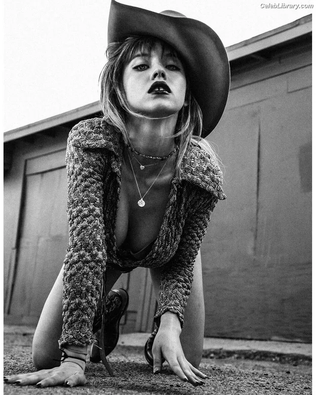 Sydney Sweeney photo 21 of 12007