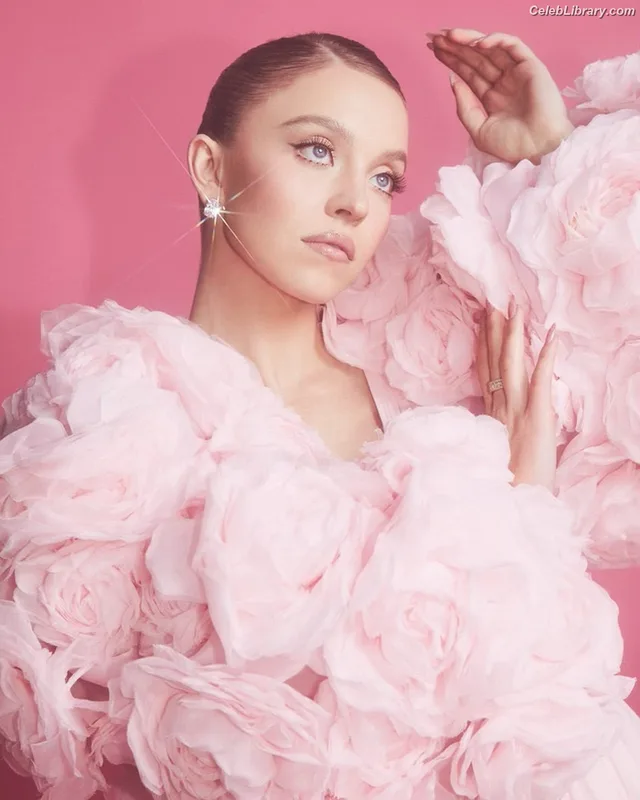 Sydney Sweeney photo 19 of 12007