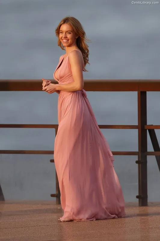 Sydney Sweeney photo 24 of 12007