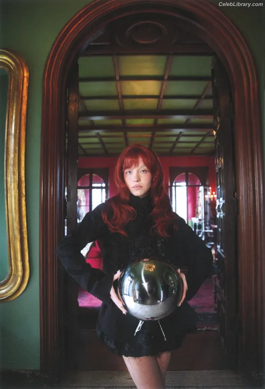 Sydney Sweeney photo 7 of 12007