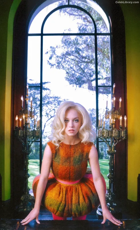 Sydney Sweeney photo 8 of 12007