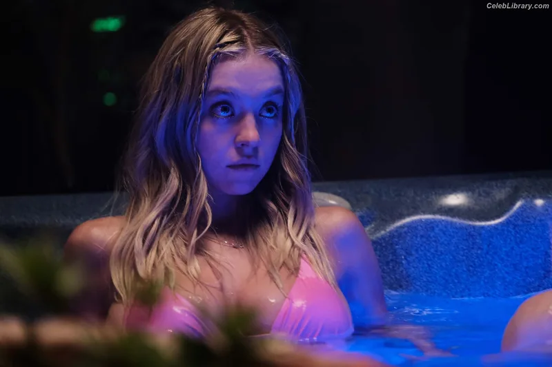 Sydney Sweeney photo 9 of 12007