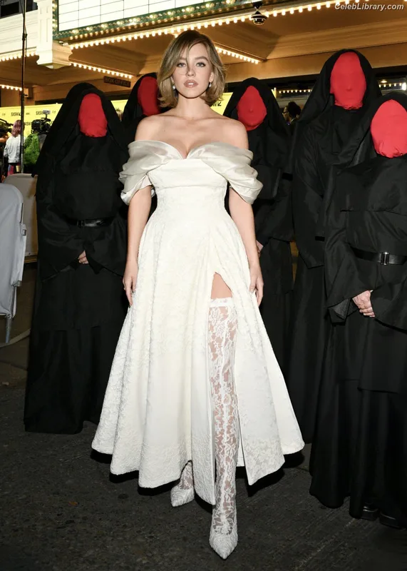 Sydney Sweeney photo 11 of 12007