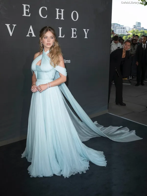Sydney Sweeney photo 19 of 12007
