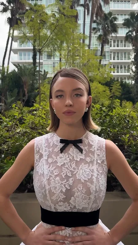 Sydney Sweeney photo 10 of 12007
