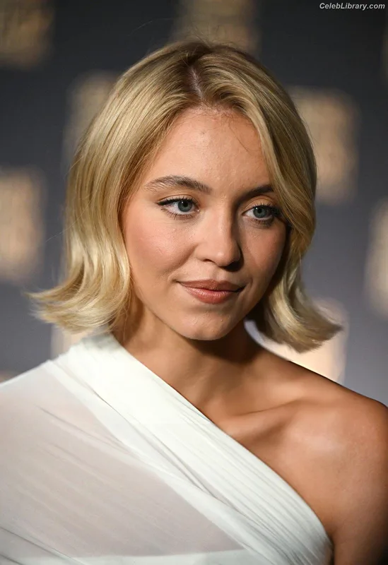 Sydney Sweeney photo 2 of 12007