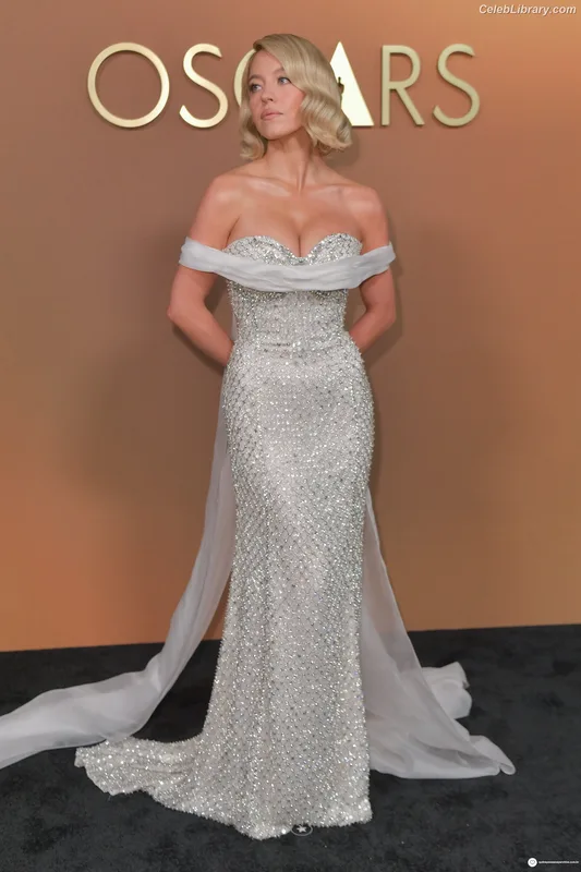 Sydney Sweeney photo 11 of 12007