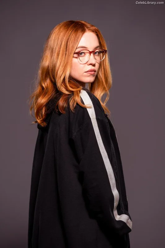 Sydney Sweeney photo 3 of 12007