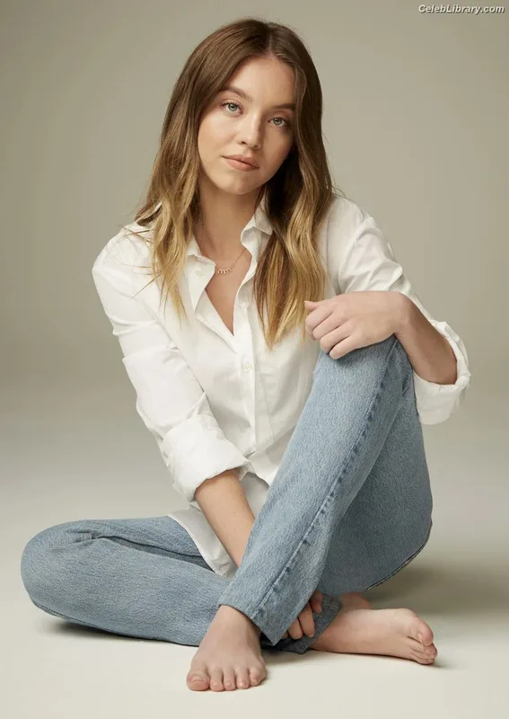 Sydney Sweeney photo 10 of 12007