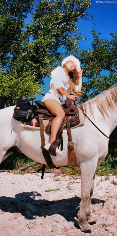 Sydney Sweeney photo 4 of 12007