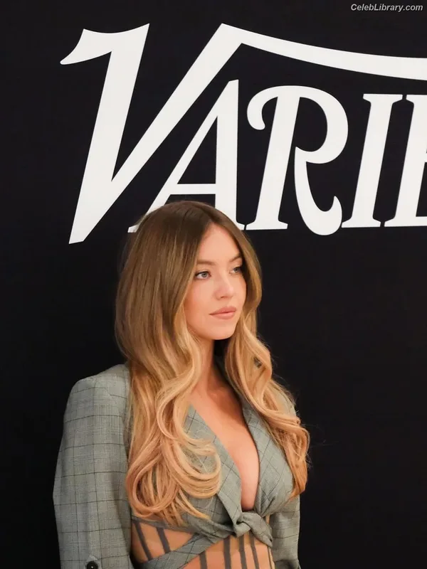 Sydney Sweeney photo 22 of 12007