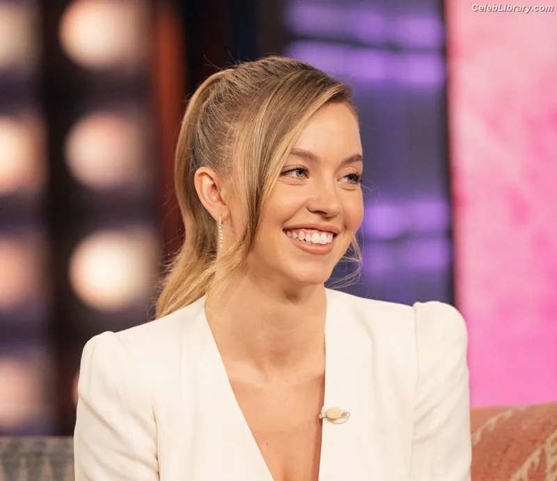 Sydney Sweeney photo 5 of 12007