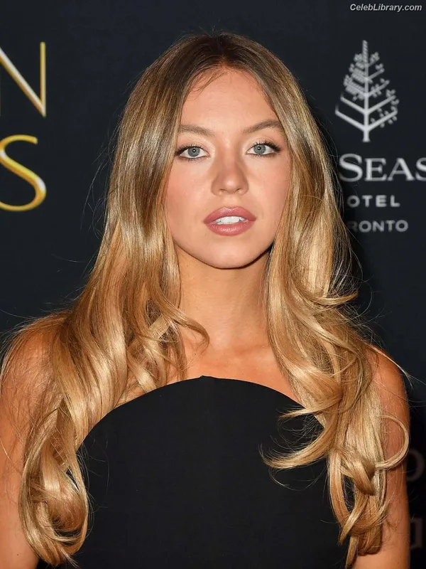 Sydney Sweeney photo 17 of 12007