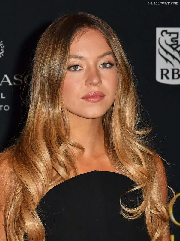 Sydney Sweeney photo 19 of 12007