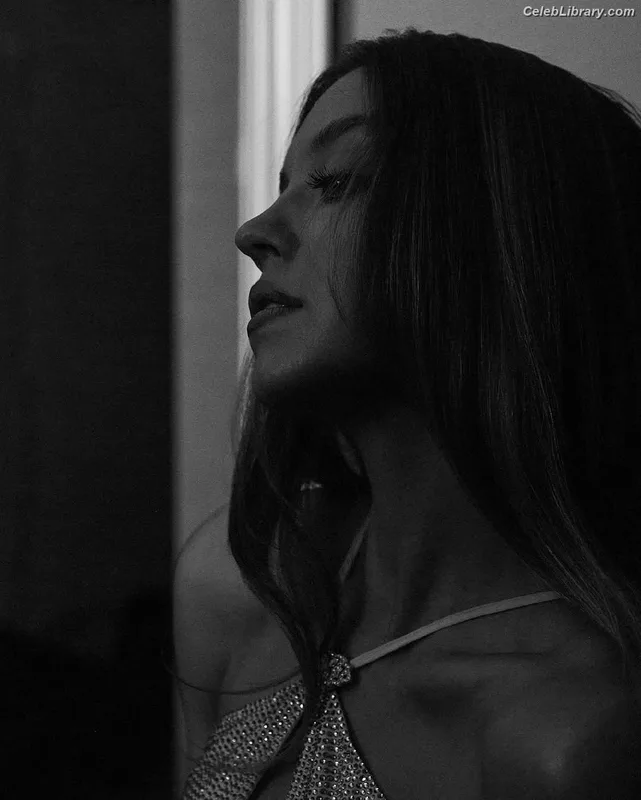 Sydney Sweeney photo 17 of 12007