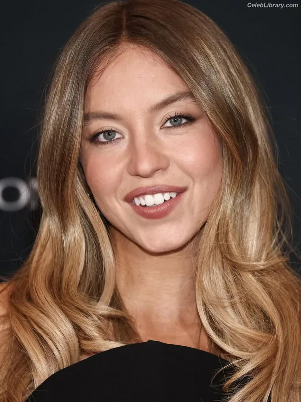 Sydney Sweeney photo 21 of 12007