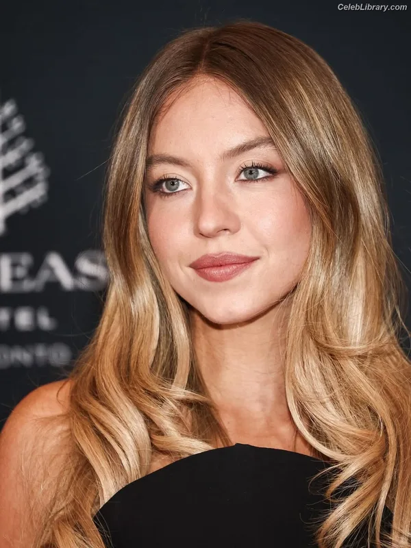 Sydney Sweeney photo 22 of 12007