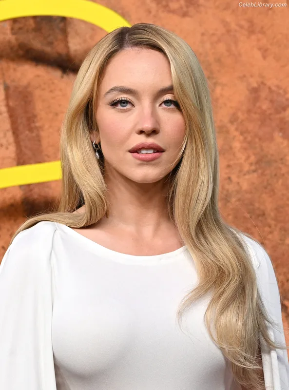 Sydney Sweeney photo 12 of 12007