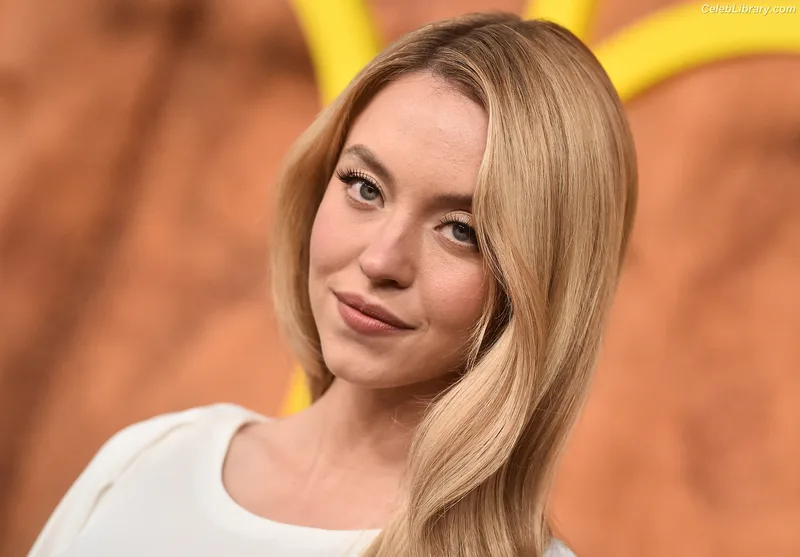 Sydney Sweeney photo 16 of 12007