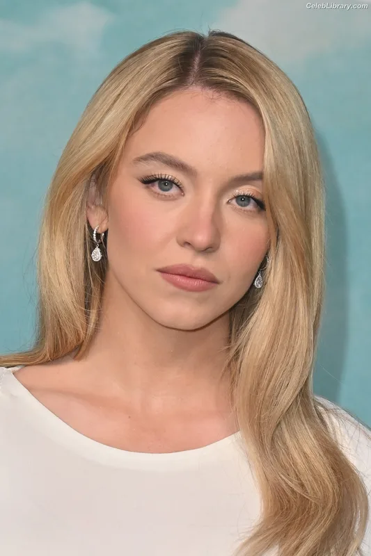 Sydney Sweeney photo 21 of 12007
