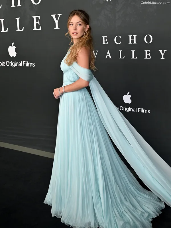 Sydney Sweeney photo 15 of 12007