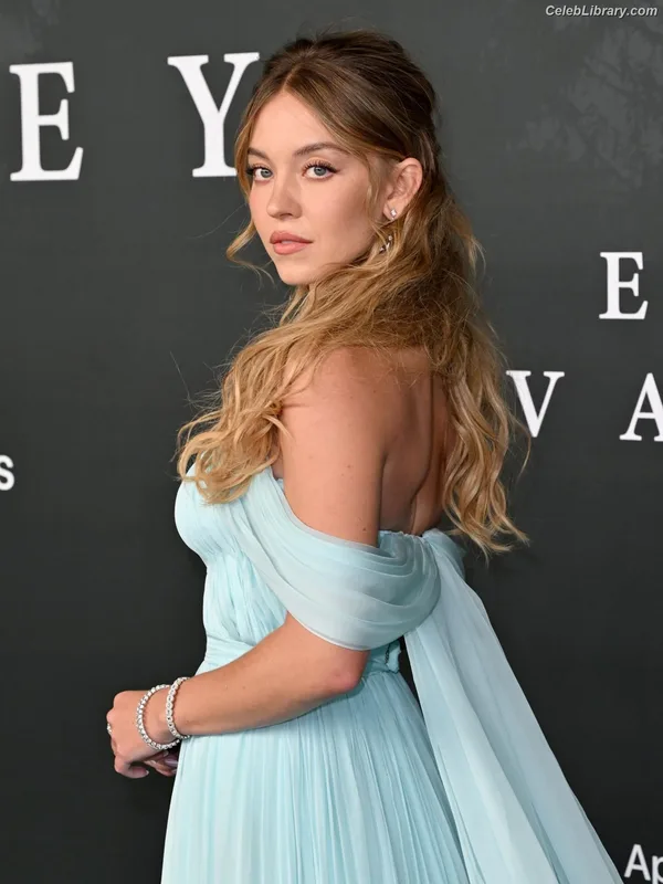 Sydney Sweeney photo 16 of 12007