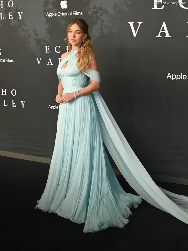 Sydney Sweeney photo 21 of 12007