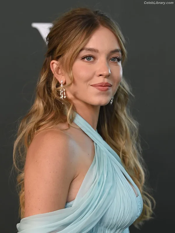 Sydney Sweeney photo 10 of 12007