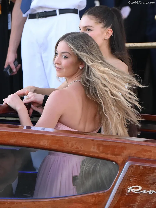 Sydney Sweeney photo 6 of 12007