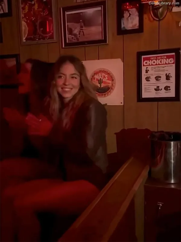 Sydney Sweeney photo 10 of 12007