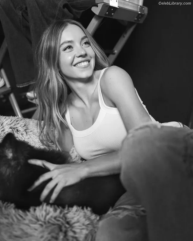 Sydney Sweeney photo 12 of 12007