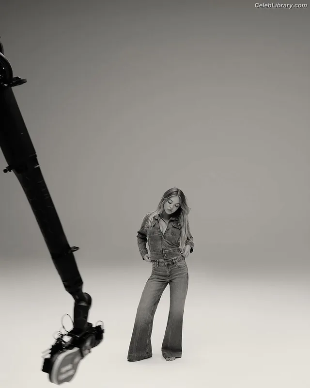 Sydney Sweeney photo 10 of 12007