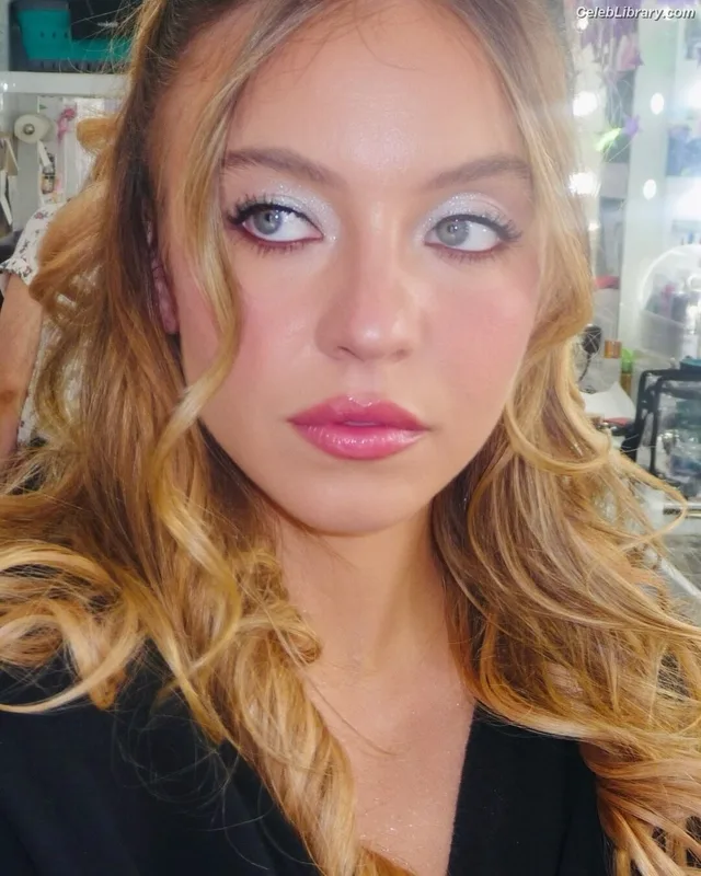 Sydney Sweeney photo 10 of 12007