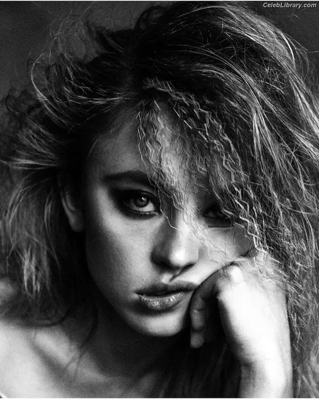 Sydney Sweeney photo 24 of 12007
