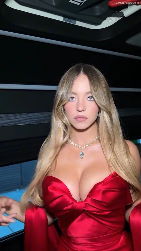 Sydney Sweeney photo 7 of 12007