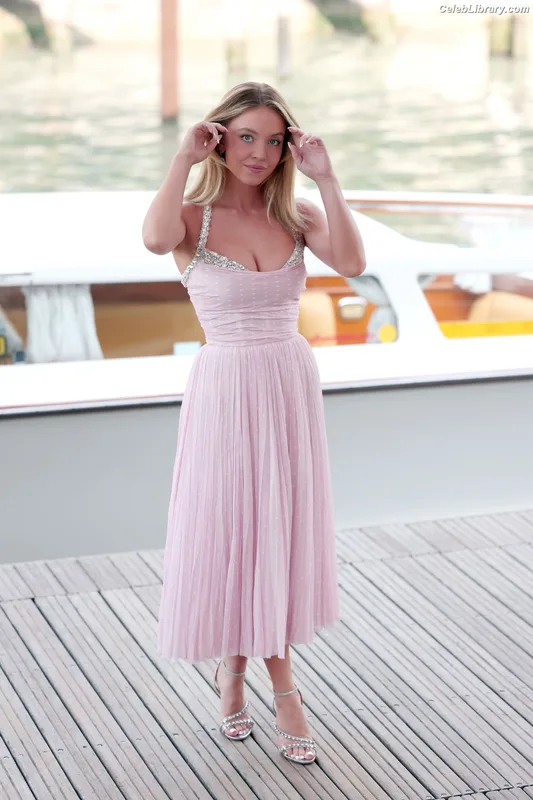 Sydney Sweeney photo 14 of 12007
