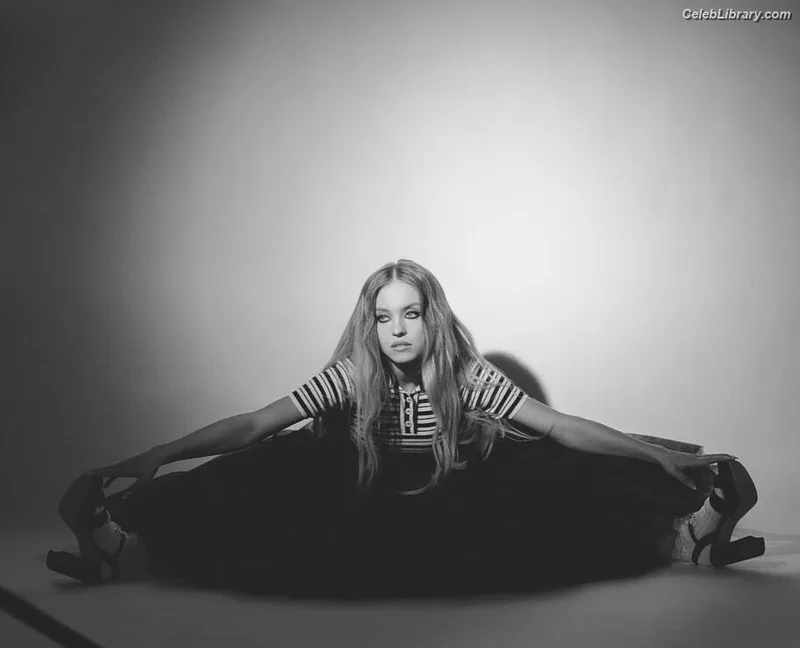 Sydney Sweeney photo 15 of 12007