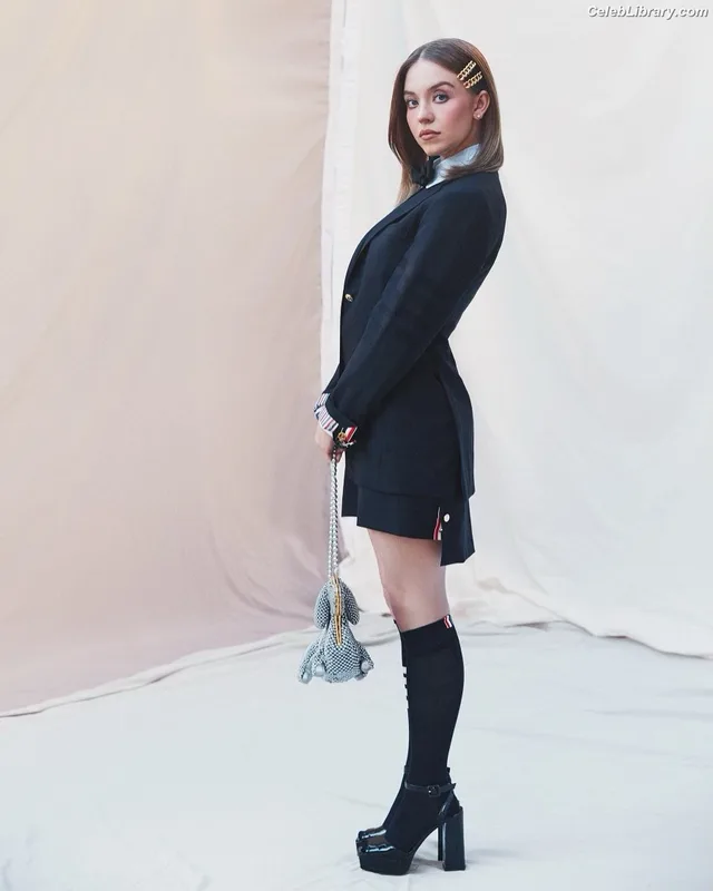 Sydney Sweeney photo 16 of 12007
