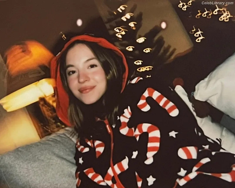 Sydney Sweeney photo 13 of 12007
