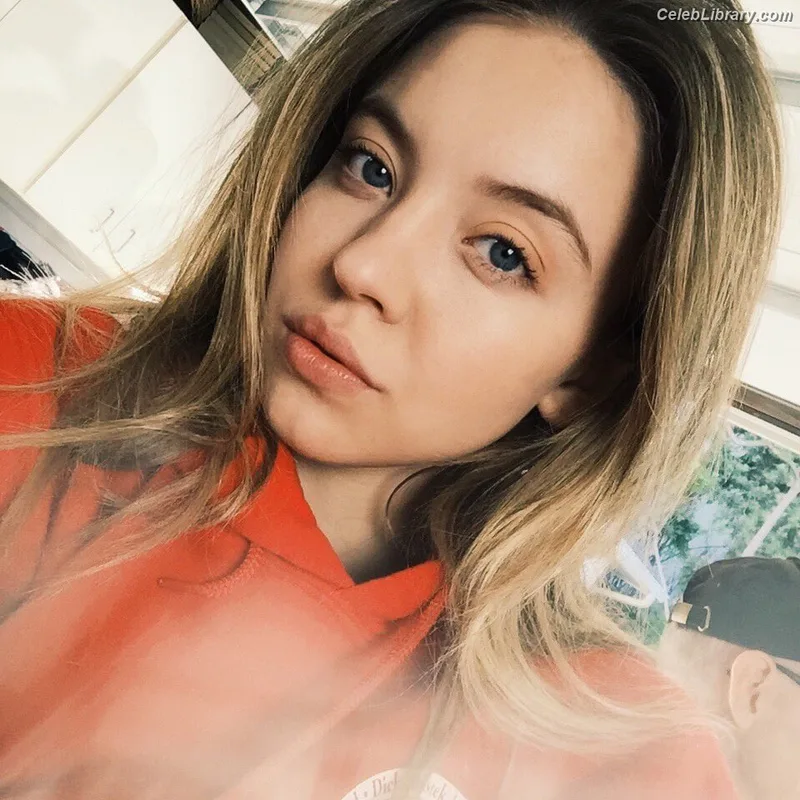 Sydney Sweeney photo 5 of 12007