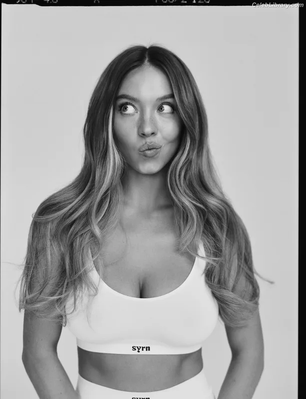 Sydney Sweeney photo 22 of 12007