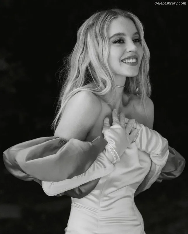 Sydney Sweeney photo 1 of 12007